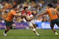 豪州のディフェンス網に対し、突破を図る松永。第２戦で日本は前半こそ健闘したものの、後半に突き放された。(C) Getty Images