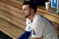 攻守で本来の力を発揮できず、苦しいシーズンを送るドジャースのタッカー。(C)Getty Images
