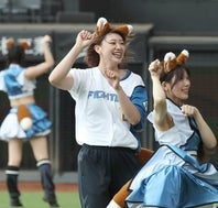 ６月にエスコンできつねダンスを披露した女子バレーの野中。写真：産経新聞社