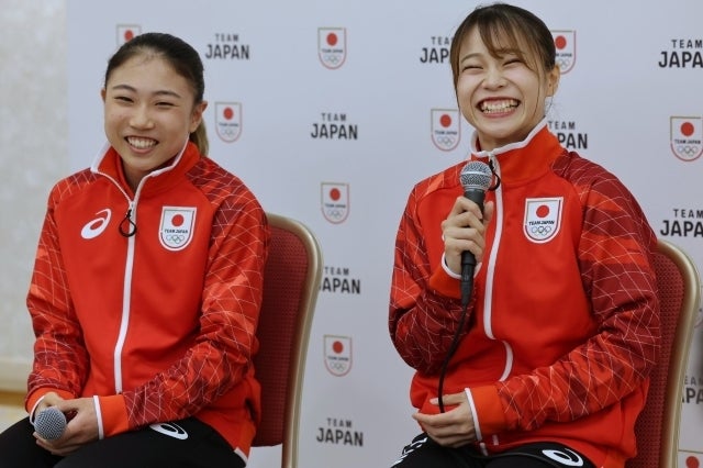 アジア大会前のイベントに登場した（左から）岸と杉原。写真：梅月智史（THE DIGEST写真部）