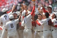 夏の甲子園は智弁和歌山の５年ぶり４度目の優勝で幕を閉じた。写真：産経新聞社