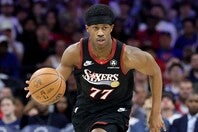２年目の今季、エッジコムはスター揃いのシクサーズでカギを握る存在になり得る。(C)Getty Images