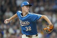 宿敵との投げ合いを制したミジオロウスキーが今季13勝目を挙げた。(C) Getty Images
