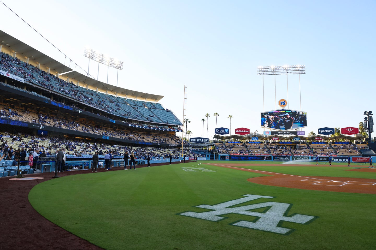 ドジャー・スタジアムに現れた大物歌手姉妹が話題を集めている。(C)Getty Images