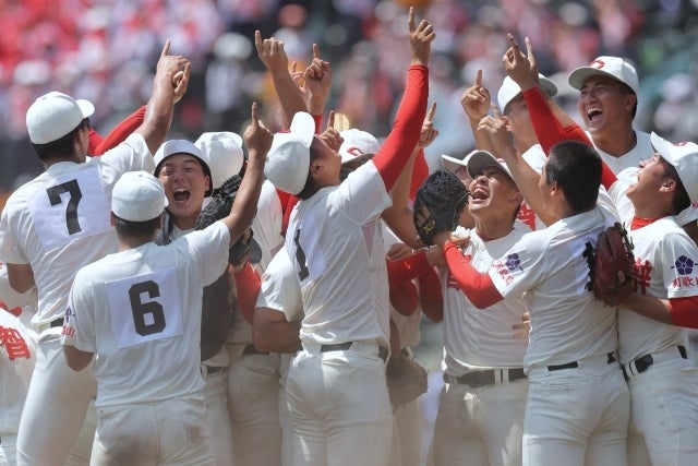 夏の甲子園で５年ぶり４度目の優勝を成し遂げた智弁和歌山。写真：産経新聞社（THE DIGEST）