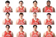 Ｗ杯アジア予選サウジアラビア戦に臨む日本代表12名。(C)日本バスケットボール協会