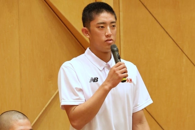 U-18日本代表の岡田監督から大学日本代表戦の先発に指名された横浜高の織田。写真：梅月智史（THE DIGEST写真部）