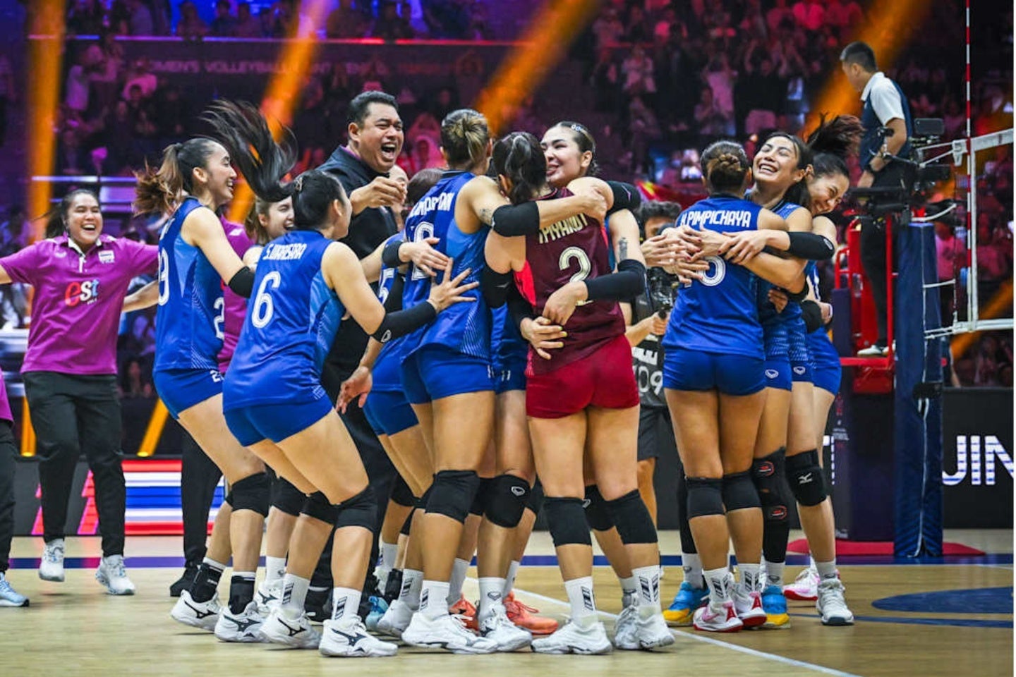 日本に勝利して決勝に進出したタイ。初の五輪出場に王手をかけた。(C)Volleyball World