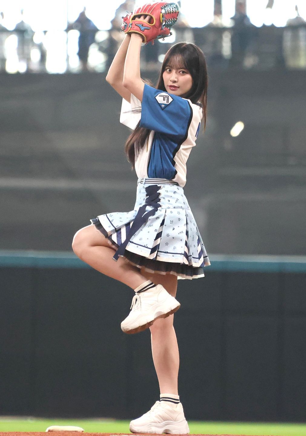 華麗なフォームを披露した冨田菜々風さん。ワンバウンドでのフィニッシュには笑顔で悔しさを滲ませた。写真：産経新聞社