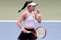 予選を勝ち上がった坂詰が本戦１回戦でカリニナにストレート勝ち。長年取り組んできたフットワークとフィジカルの強化、その積み重ねが世界の舞台で実を結んだ。（C）Getty Images
