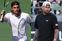 事前にキリオス（右）のドーピング違反を耳にしていたチチパス（左）は「発表がこんなに遅かったことに驚いている」と率直な感想を語った。(C)Getty Images