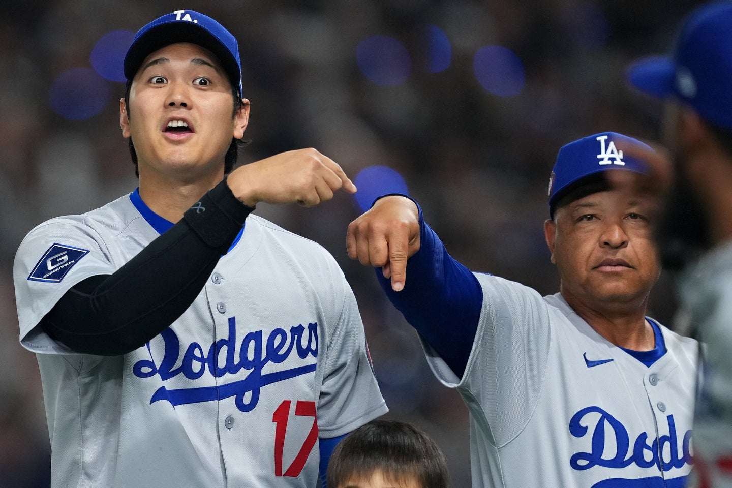 ドジャースの大谷翔平とロバーツ監督。（C）Getty Images