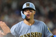 阪神の佐藤輝明に、メジャーからも熱い視線が注がれている。（C）Getty Images