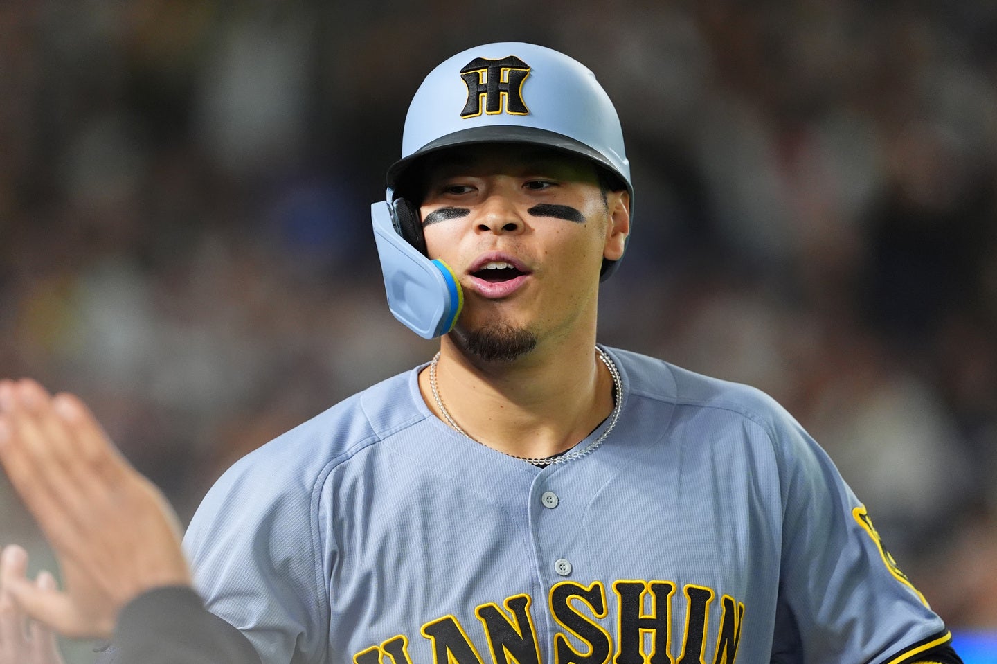 阪神の佐藤輝明に、メジャーからも熱い視線が注がれている。（C）Getty Images