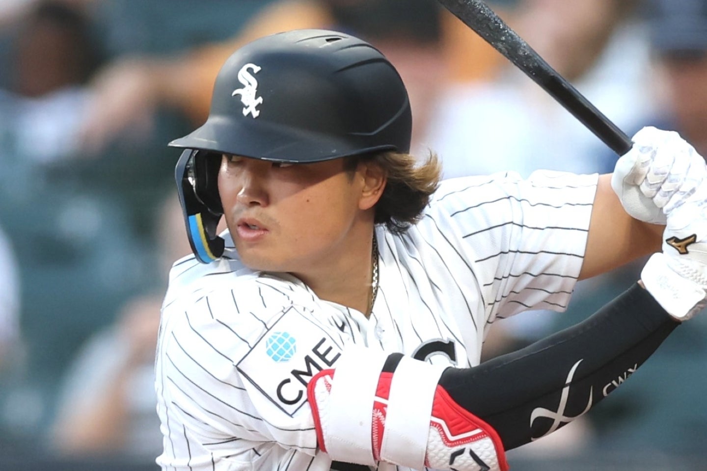 現地５日のツインズ戦で30号２ランを放った村上は、翌６日の試合で適時打と勝負強さを見せている。(C)Getty Images