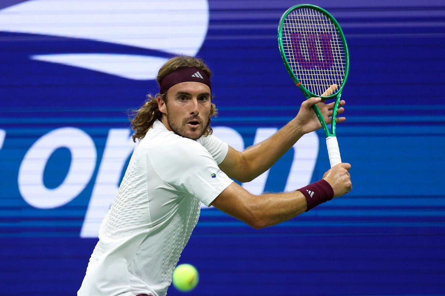 全米オープン４回戦でシェルトンに敗れたチチパス。片手バックハンドの選手が四大大会で毎年ベスト４に進出してきた歴史に、ついに終止符が打たれた。（C）Getty Images