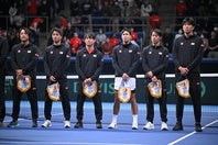 ２月のデ杯オーストリア戦での日本代表。今回のニュージーランド戦では錦織、西岡らが抜け、島袋、坂本をシングルスの中心メンバーに迎えた。写真：金子拓弥（THE DIGEST写真部）