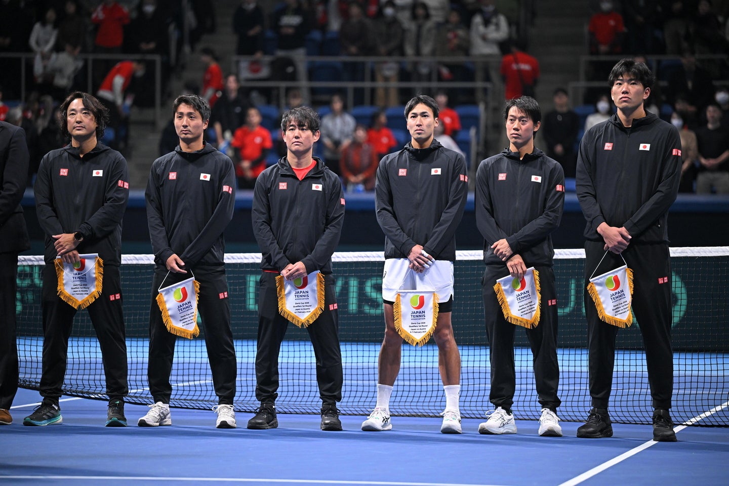 ２月のデ杯オーストリア戦での日本代表。今回のニュージーランド戦では錦織、西岡らが抜け、島袋、坂本をシングルスの中心メンバーに迎えた。写真：金子拓弥（THE DIGEST写真部）