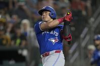 岡本が29号を放つなど奮闘するもブルージェイズはアスレティックスとのカード初戦を落とした。(C) Getty Images