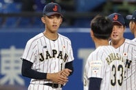 今秋のドラフトの目玉、織田（左）を擁する野球のU-18高校日本代表。写真：梅月智史（THE DIGEST写真部）