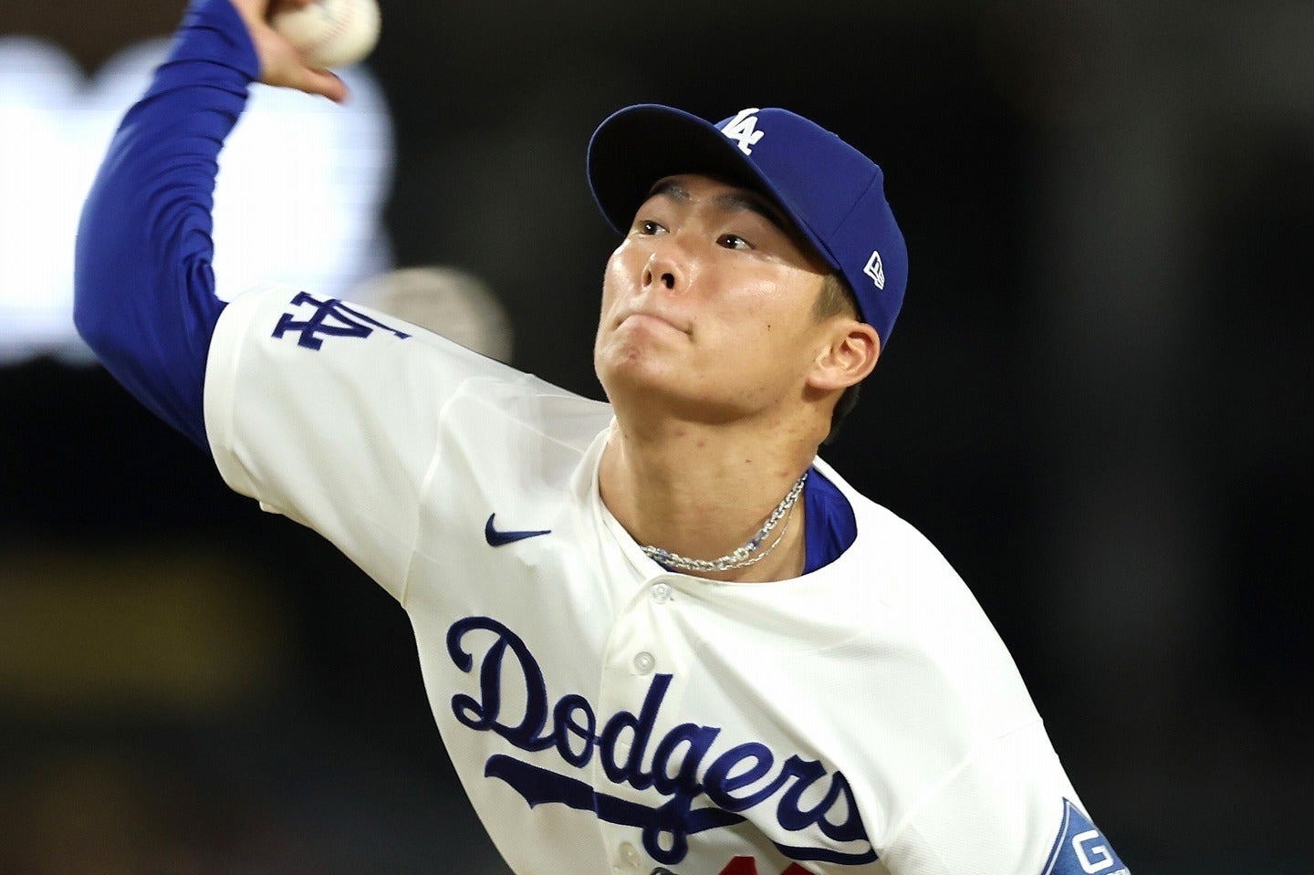 メジャー移籍後最多13勝目の権利を得て降板した山本。(C)Getty Images