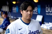 右腕や左膝を痛めている大谷が負傷者リストに入るようだ。(C)Getty Images