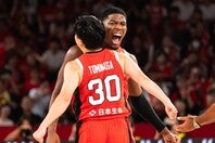 Ｗ杯アジア予選で躍動した八村と富永が、FIBA選定のトップ10プレーにランクインした。(C)FIBA