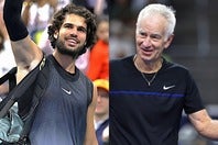 態度の悪さから現役時代は悪童と呼ばれたマッケンロー（右）は、試合に敗れても笑顔でいられるアルカラス（左／写真は全米敗戦時）のメンタルに強く惹かれるという。(C)Getty Images