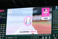 今季から採用されたABSチャレンジ。シーズンが進むにつれて問題点も見えてきている。(C) Getty Images