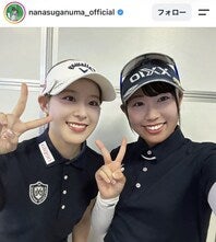 女子プロゴルファーの吉田鈴と菅沼菜々。写真：本人のSNS投稿（＠ nanasuganuma_official）