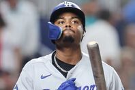 ソトから称賛を受けたドジャースのデポーラ。(C) Getty Images
