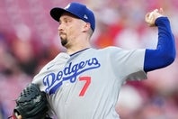 初回に19球を投げた先発スネルが、左付け根の張りで緊急降板。ドジャースがレッズに敗れた。(C)Getty Images