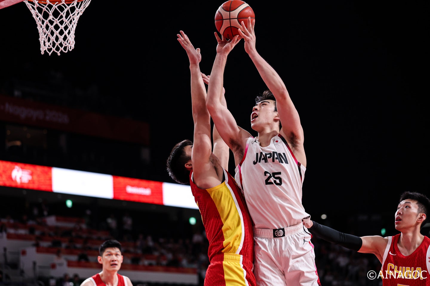 男子バスケ日本代表が中国を下し、決勝進出を果たした。（C)AINAGOC
