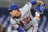 今季終盤はクローザーとして活躍しているメッツの千賀。(C)Getty Images