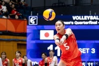 アジア大会で準決勝の韓国戦に臨む女子バレーボール日本代表。（C）AINAGOC