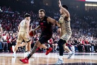 Bリーグの新体制「Bプレミア」が開幕。アルバルク東京のホグが初得点をあげた。(C)B.LEAGUE