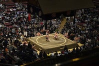 大相撲九月場所に現れた好角家のタレント２人組に視線が集まった。(C)Getty Images