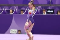 平均台でのミスを引きずらず、ゆかで高得点をマークして２位に入った柯沁沁。写真：梅月智史（THE DIGEST写真部）