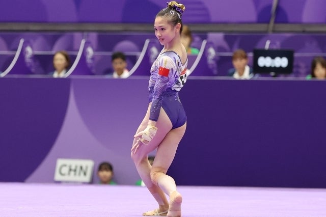 平均台でのミスを引きずらず、ゆかで高得点をマークして２位に入った柯沁沁。写真：梅月智史（THE DIGEST写真部）