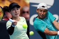 島袋（右）は杭州でガストンと、日比野（左）はシンガポール２回戦でサッカリに挑む。（C）Getty Images