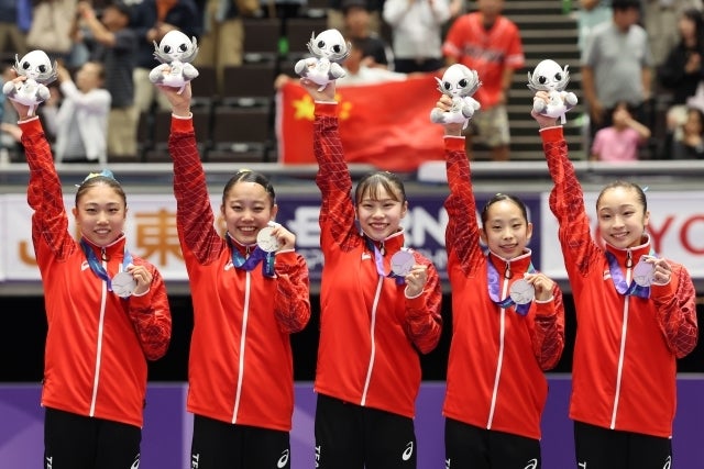 中国に屈したが、接戦を演じて銀メダルを獲得した日本。写真：梅月智史（THE DIGEST写真部）