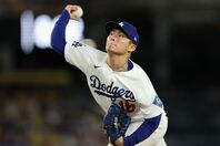 レギュラーシーズン最後の登板は５回４失点となった山本。(C) Getty Images