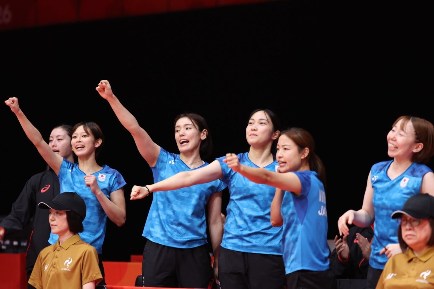 宮崎を応援する日本チーム。写真：梅月智史（THE DIGEST写真部）