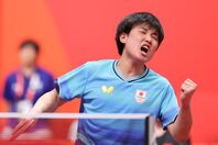 第４試合で張本は世界１位の王楚欽に挑みストレートで勝利を収めた。写真：梅月智史（THE DIGEST写真部）