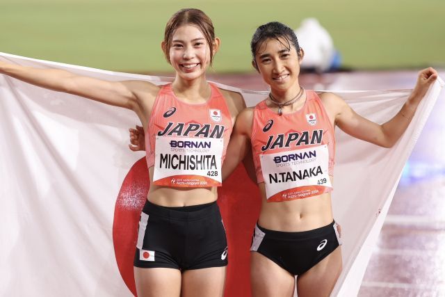 女子1500メートル決勝に出場した（左から）道下と田中。(C)Getty Images