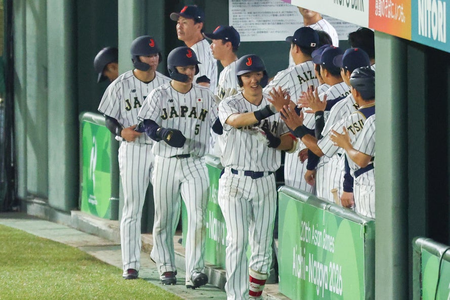 アジア大会決勝で韓国と対決する日本代表チーム。(C) AINAGOC