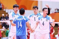 アジア大会男子バレーボールの初戦で日本と対戦したウズベキスタン代表。（C)AINAGOC