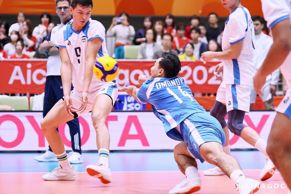 アジア大会男子バレーボールの初戦で日本と対戦したウズベキスタン代表。（C)AINAGOC
