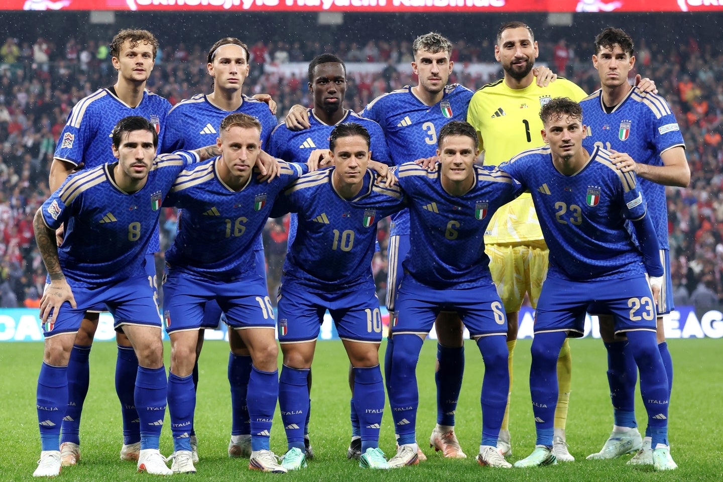 ４-１と大勝したトルコ戦のスタメン。後列左からスカルビーニ、フランチェスコ・ピオ・エスポージト、カヨデ、ルッジェーリ、ドンナルンマ、バストーニ。前列左からトナーリ、フラッテージ、ラスパドーリ、ファジョーリ、セバスティアーノ・エスポージト。(C)Getty Images