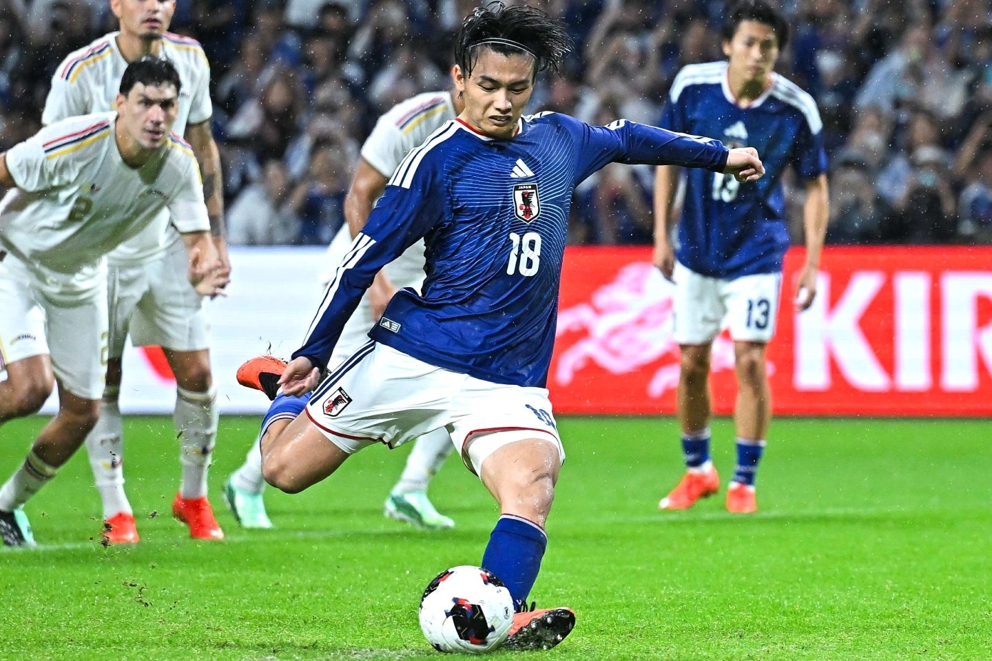 ウルグアイ戦の90＋６分にゴールを決めた日本代表のエース上田綺世は、続くベネズエラ戦でも49分と90＋６分にネット揺らしている。写真：金子拓弥（THE DIGEST写真部）